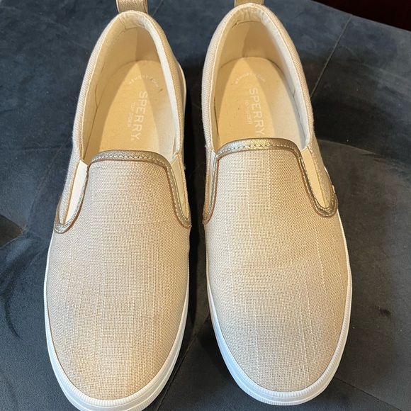 The perfect Sperry slip on shoe in light gold. - Picture 5 of 5
